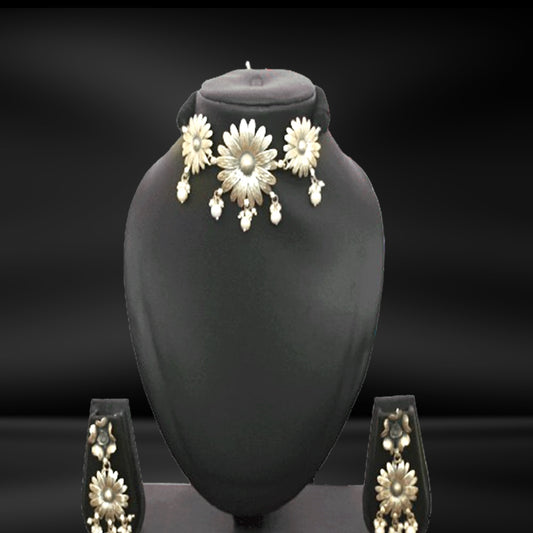 Intricate Sunflower Sequence Choker with Earring